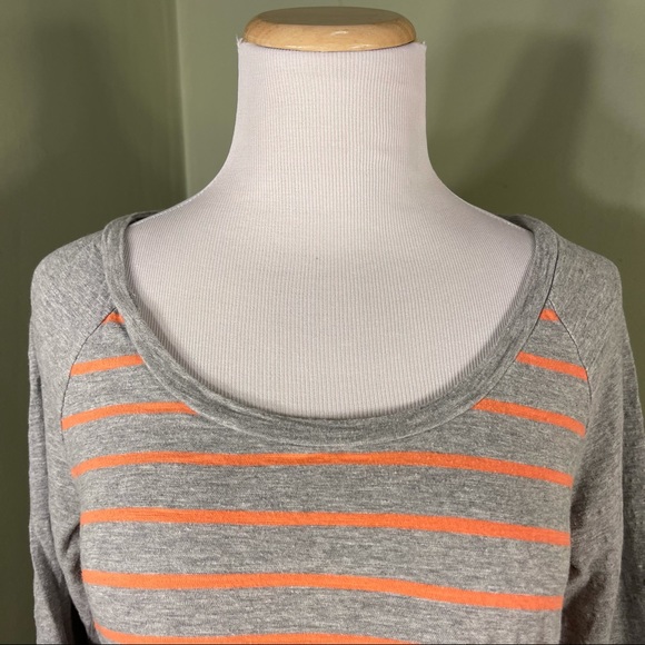 M Liz Lange) maternity tee-shirt - Picture 2 of 8